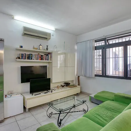 Apartman Four Bedroom Near The Seafront