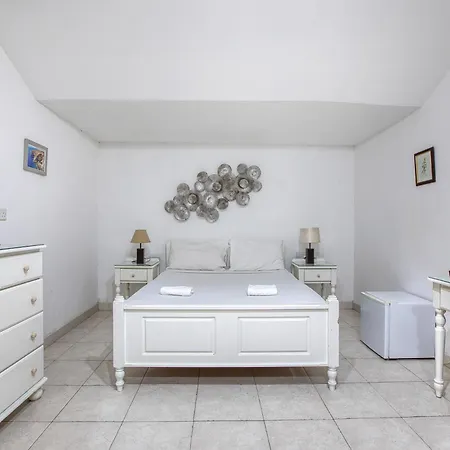 Four Bedroom Near The Seafront Apartman