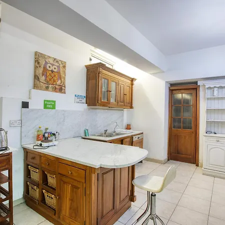 Four Bedroom Near The Seafront Apartman Sliema