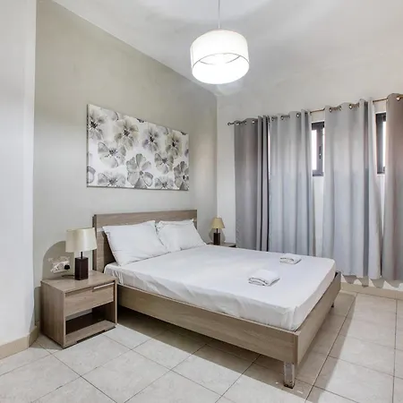 Apartman Four Bedroom Near The Seafront