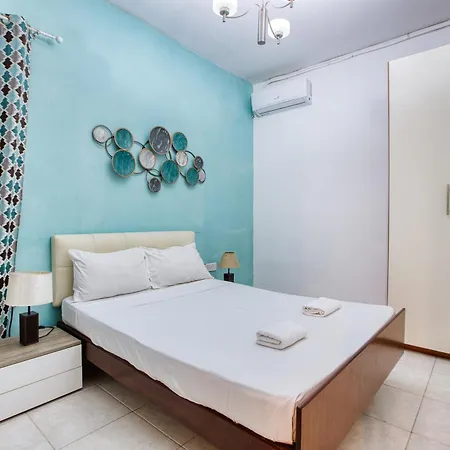 Four Bedroom Near The Seafront Apartman