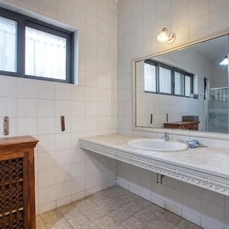 Apartman Four Bedroom Near The Seafront