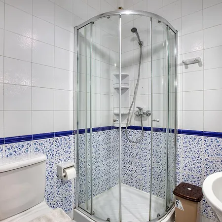 Apartman Four Bedroom Near The Seafront