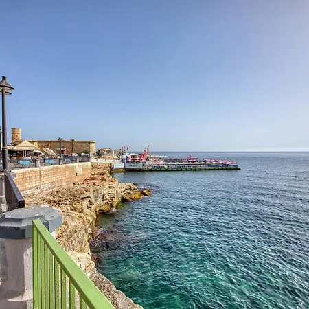 Four Bedroom Near The Seafront