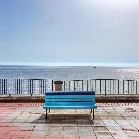 Four Bedroom Near The Seafront *